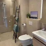 شقة Flat In Paernu, Esplanaadi Street & Kitchen